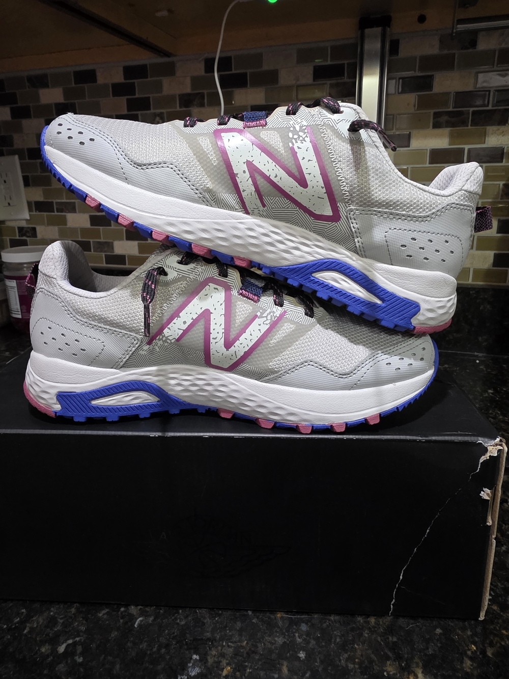 New Balance T410 ♤ Women Size 8 Gray w/ Pink & Blue Accents ♤ LIKE NEW!